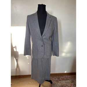 Vintage JH collectibles 80% wool grey skirtsuit, 24 inch waist